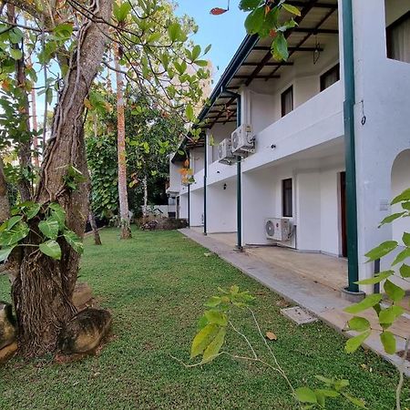Villa Birdlake Хиккадува Экстерьер фото
