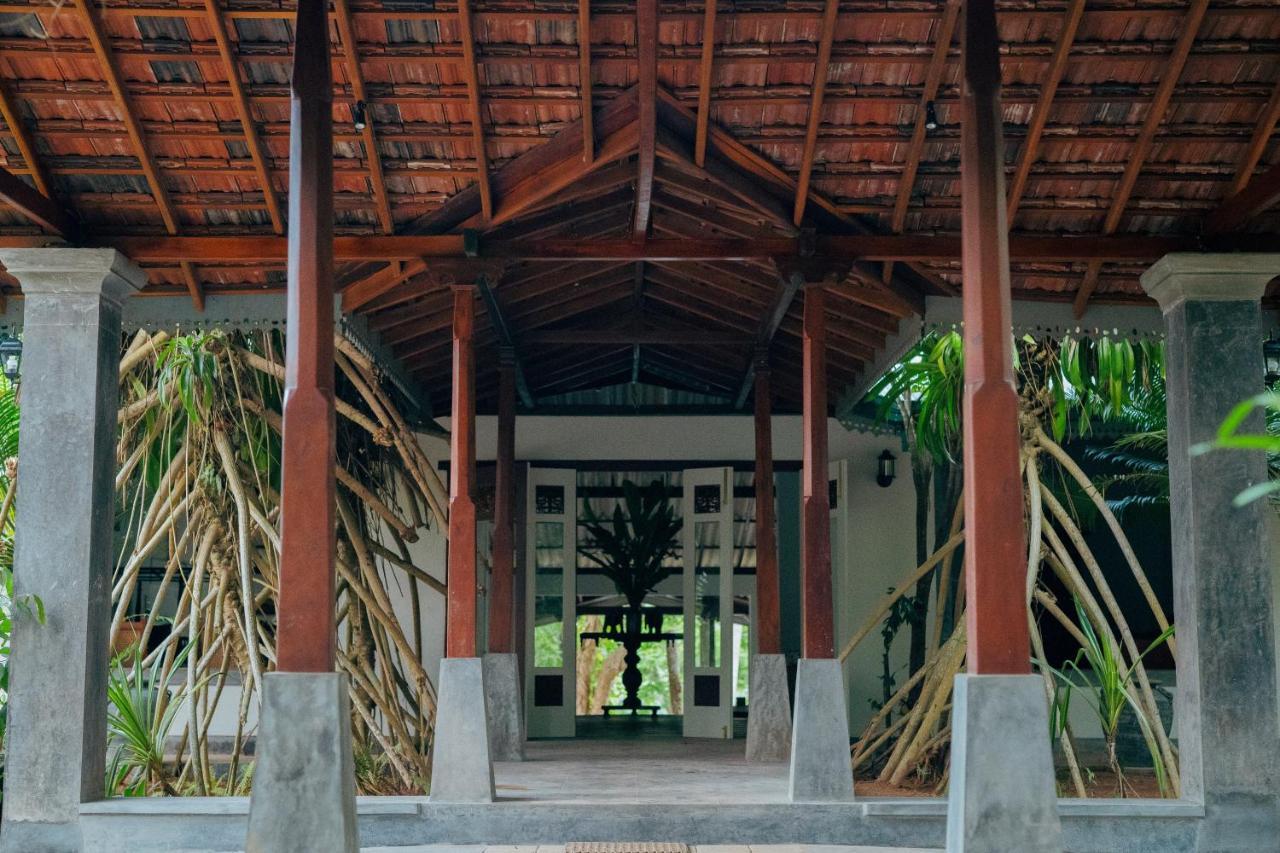 Villa Birdlake Хиккадува Экстерьер фото