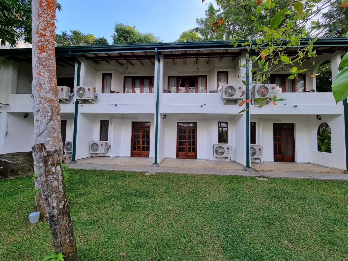 Villa Birdlake Хиккадува Экстерьер фото