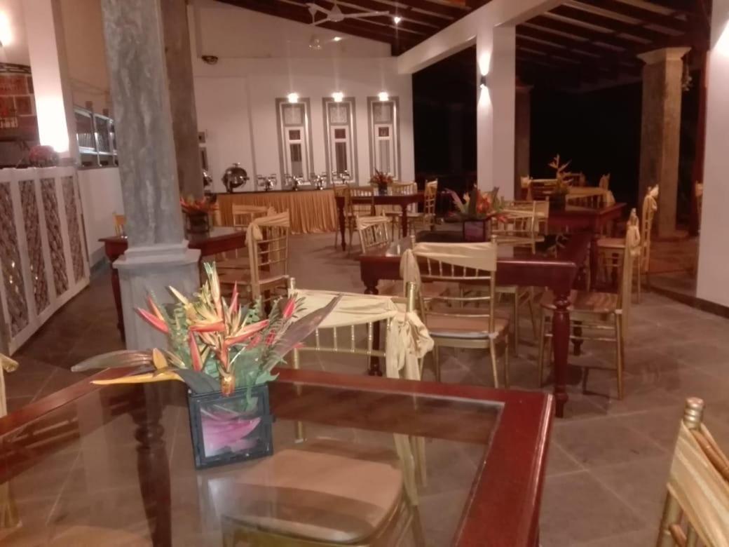 Villa Birdlake Хиккадува Экстерьер фото